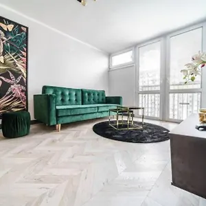 https://luxury-and-modern-city-centerg925.warsawhotelspoland.com