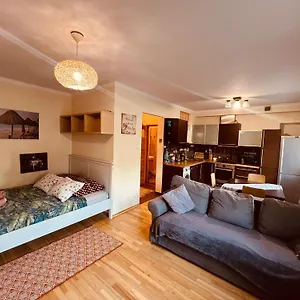 https://entire-studio-flat.warsawhotelspoland.com